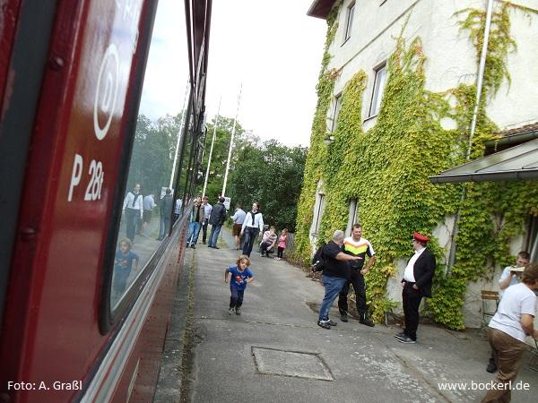 Schienenbus in Wolnzach am 19.8.2017, Foto: Graßl